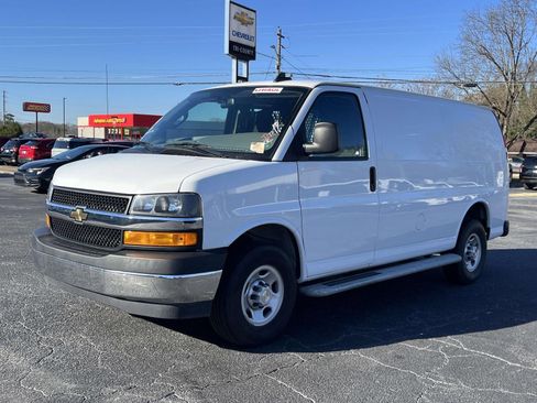 Used 2024 Chevrolet Express 2500 w/ Driver Convenience Package image 7