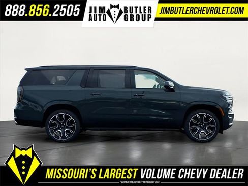 New 2026 Chevrolet Suburban RST w/ RST Capability Package AWD/4WD image 5