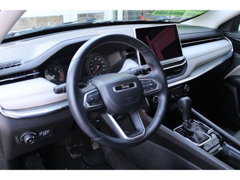 Certified 2022 Jeep Compass Limited image 11