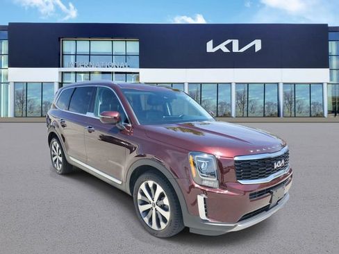 Used 2022 Kia Telluride S FWD image 2