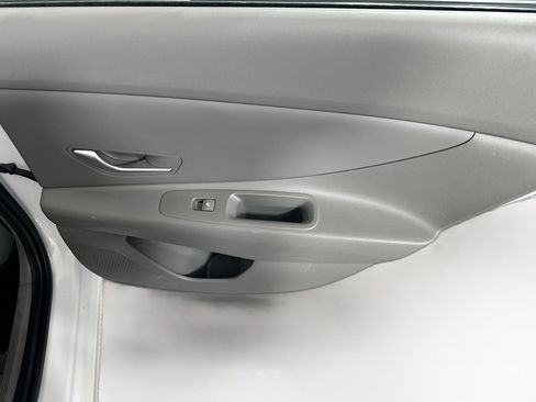 Used 2024 Hyundai Elantra SEL image 28