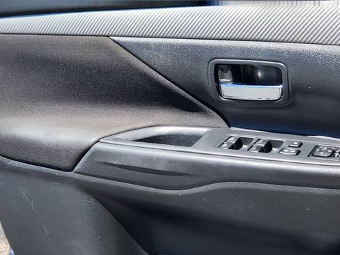 Used 2018 Mitsubishi Outlander SE AWD/4WD image 23