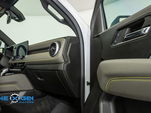 Used 2024 Chevrolet Colorado ZR2 w/ ZR2 Convenience Package III AWD/4WD image 35