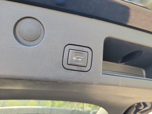 Used 2025 GMC Terrain Elevation w/ Elevation Premium Package AWD/4WD image 10