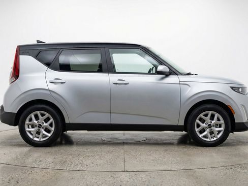 Used 2025 Kia Soul LX w/ LX Technology Package FWD image 11