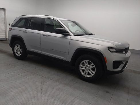 Used 2023 Jeep Grand Cherokee Laredo AWD/4WD image 11