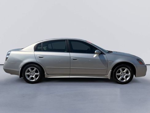 Used 2005 Nissan Altima 2.5 S w/ (F01) Convenience Pkg FWD image 2