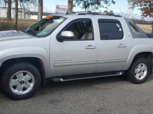 Used 2012 Chevrolet Avalanche LT w/ Suspension Package, Off-Road image 14