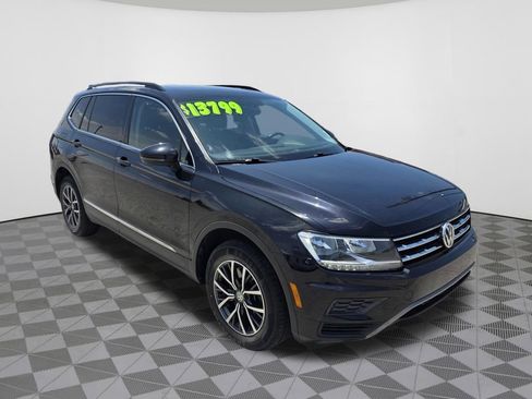 Used 2020 Volkswagen Tiguan SE w/ Panoramic Sunroof Package FWD image 4
