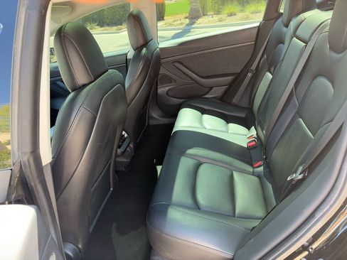 Used 2021 Tesla Model 3 Standard Range Plus image 10