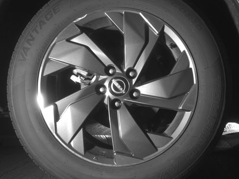 Used 2025 Nissan Rogue SV FWD image 15