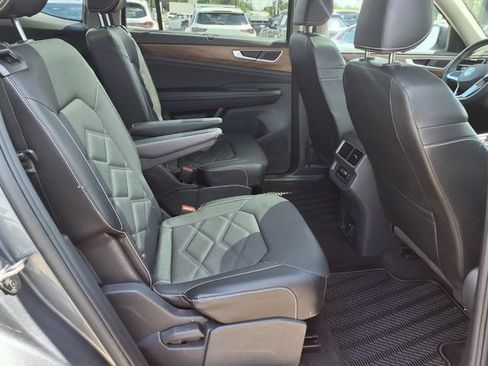 Used 2024 Volkswagen Atlas SE FWD image 21