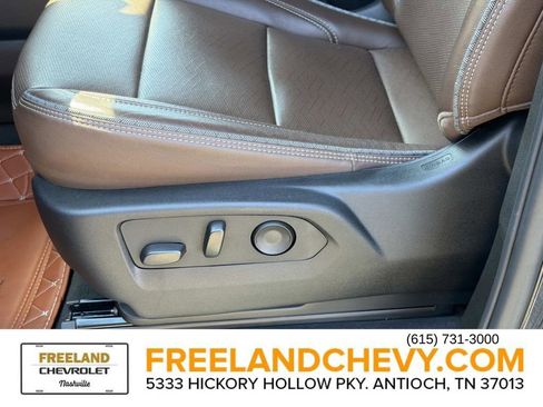 Used 2024 Chevrolet Suburban High Country w/ Advanced Technology Package image 27