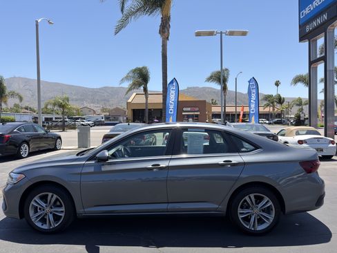 Used 2024 Volkswagen Jetta SE FWD image 5