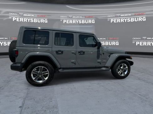 Used 2022 Jeep Wrangler Unlimited Sahara AWD/4WD image 8