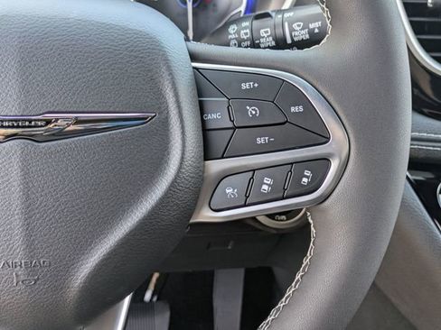New 2025 Chrysler Pacifica Select image 21
