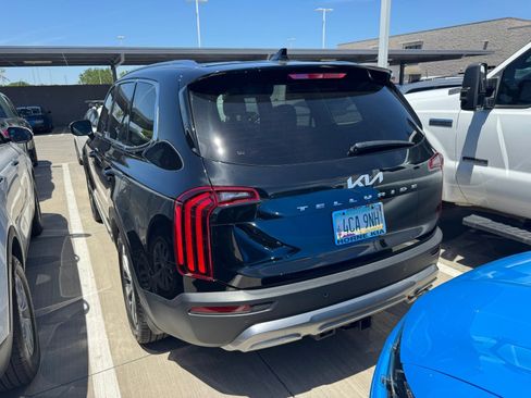 Certified 2022 Kia Telluride EX w/ EX Premium Package FWD image 3
