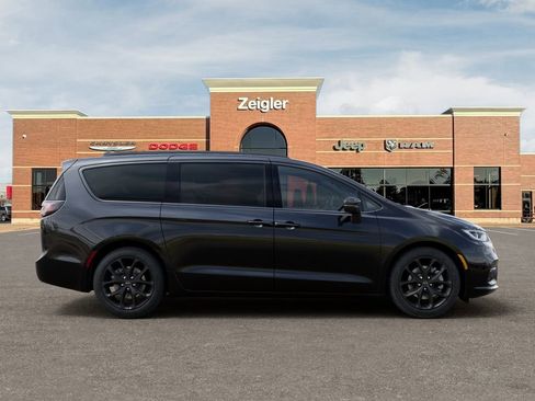 New 2026 Chrysler Pacifica Select AWD/4WD image 21