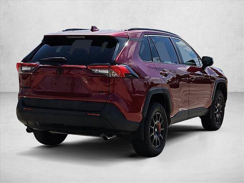 Used 2021 Toyota RAV4 LE FWD image 5
