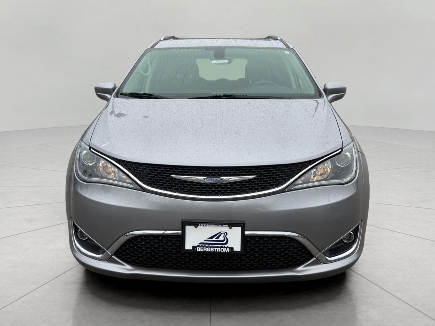 Used 2018 Chrysler Pacifica Touring-L Plus FWD image 4