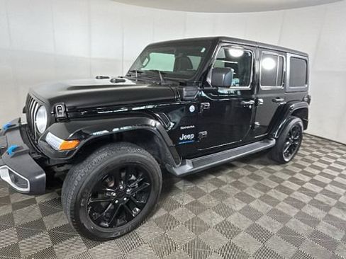 Used 2023 Jeep Wrangler Unlimited Sahara w/ Cold Weather Group AWD/4WD image 6