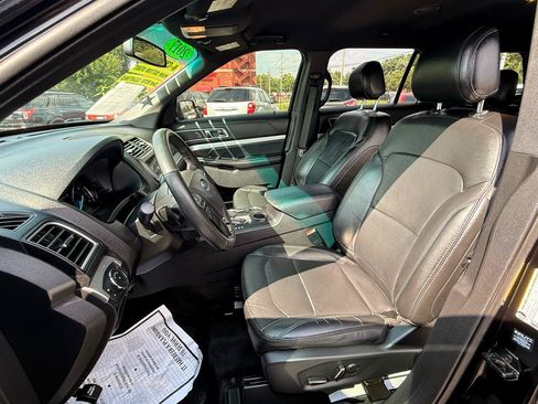 Used 2017 Ford Explorer XLT w/ Equipment Group 202A FWD image 10