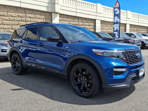 Certified 2023 Ford Explorer ST-Line AWD/4WD image 3