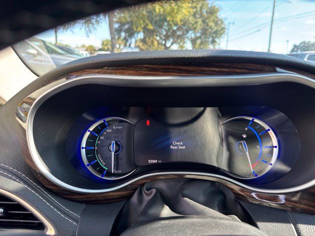 Used 2022 Chrysler Pacifica Limited w/ Uconnect Theater Family Group FWD image 20