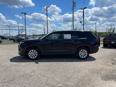 Used 2025 Toyota Grand Highlander AWD image 2