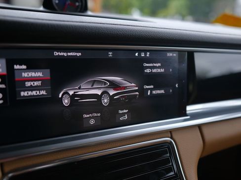 Used 2018 Porsche Panamera image 20