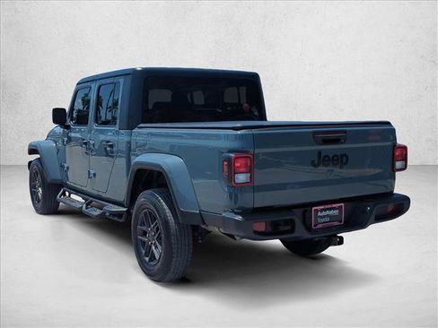 Used 2024 Jeep Gladiator Sport AWD/4WD image 7