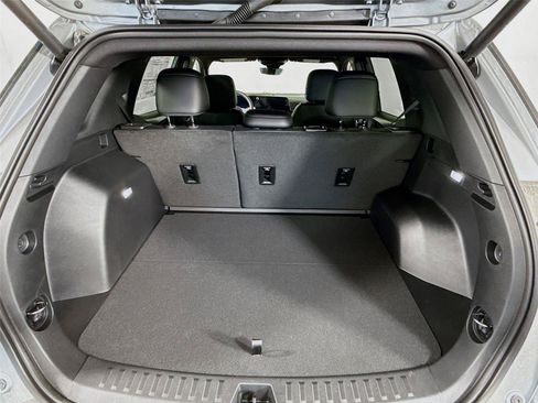 New 2026 Chevrolet Equinox LT w/ Convenience Package II AWD/4WD image 18