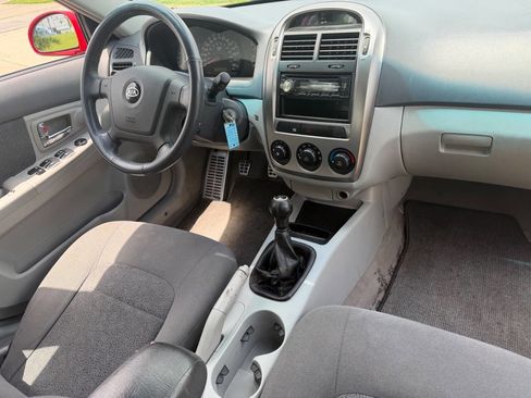 Used 2006 Kia Spectra5 FWD image 10