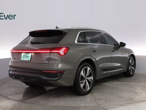 Used 2024 Audi Q8 e-tron Premium Plus w/ Premium Plus Package image 12