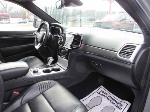 Used 2019 Jeep Grand Cherokee SRT image 28