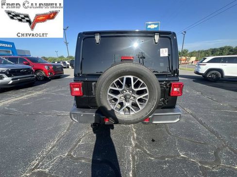 Used 2024 Jeep Wrangler Unlimited Sahara w/ Technology Group AWD/4WD image 37
