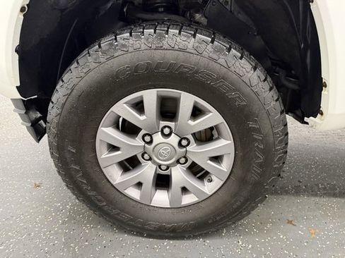 Certified 2017 Toyota Tacoma SR5 image 18