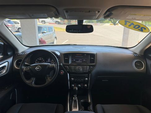 Used 2017 Nissan Pathfinder SV FWD image 9
