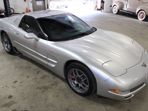 Used 2001 Chevrolet Corvette Z06 w/ Memory Pkg RWD image 15