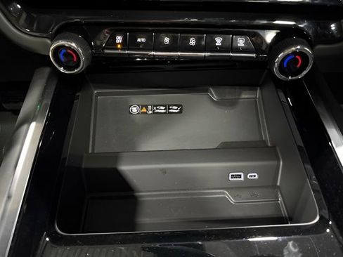 New 2026 Chevrolet Tahoe Premier w/ Sun And Tow Package AWD/4WD image 17