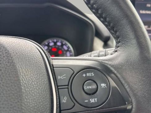 Used 2021 Toyota RAV4 XLE Premium FWD image 18