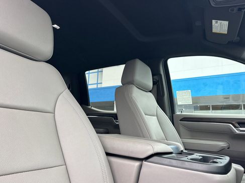 Certified 2025 GMC Sierra 1500 SLT image 16