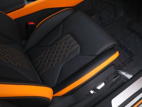 Used 2026 Lamborghini Urus SE AWD/4WD image 17