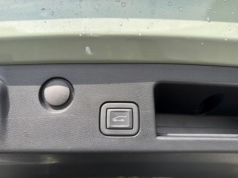 Used 2025 Chevrolet Equinox ACTIV w/ Safety and Technology Package AWD/4WD image 10