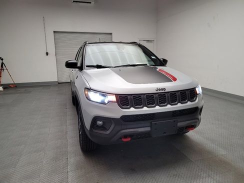 Used 2024 Jeep Compass Trailhawk image 14