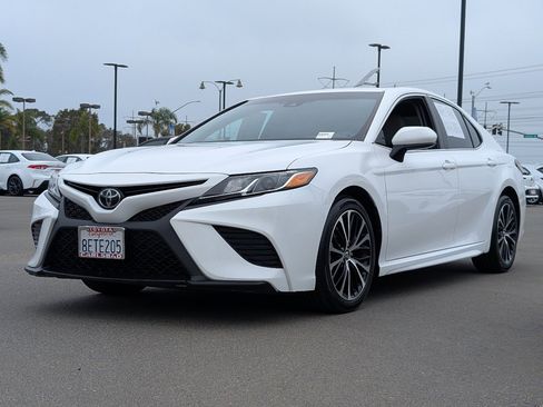 Used 2018 Toyota Camry SE FWD image 11