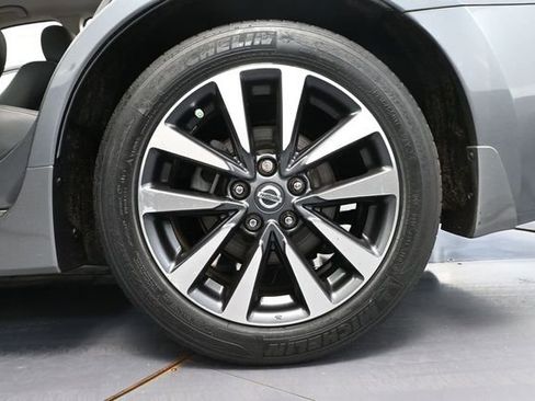 Used 2016 Nissan Altima 2.5 SL w/ Moonroof Package FWD image 11