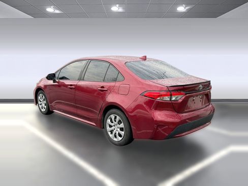 Used 2022 Toyota Corolla LE image 3