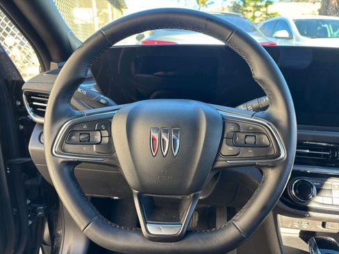 Used 2025 Buick Envista Sport Touring image 28