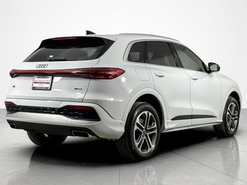 Used 2025 Audi Q5 Premium Plus w/ Premium Plus AWD/4WD image 5
